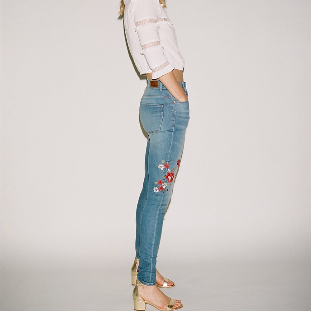 High waisted floral embroidery jeans